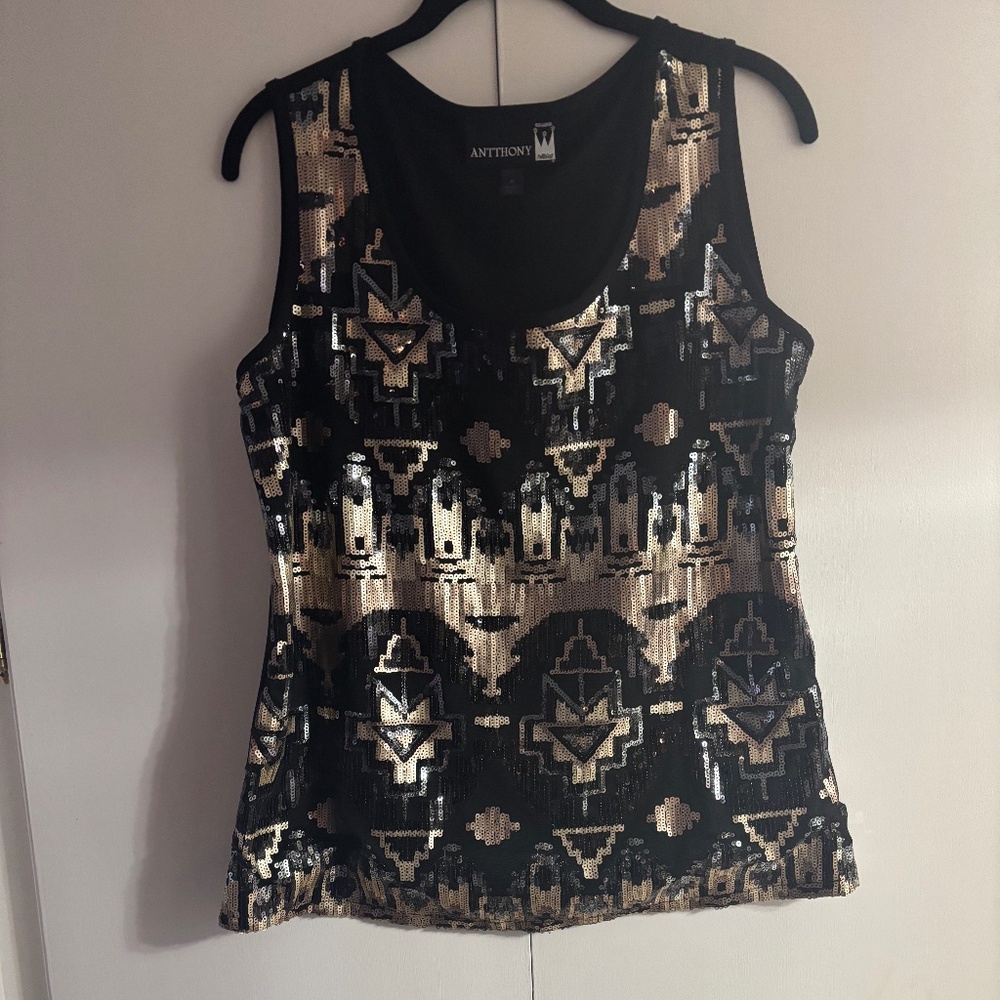 ELEGANT SLEEVELESS TOP